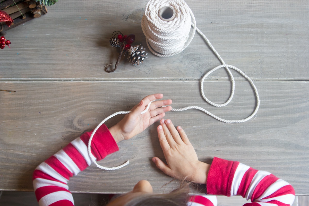 Easy finger-knitted wreath ornament, perfect craft for kids! | www.PracticallyHIppie.com