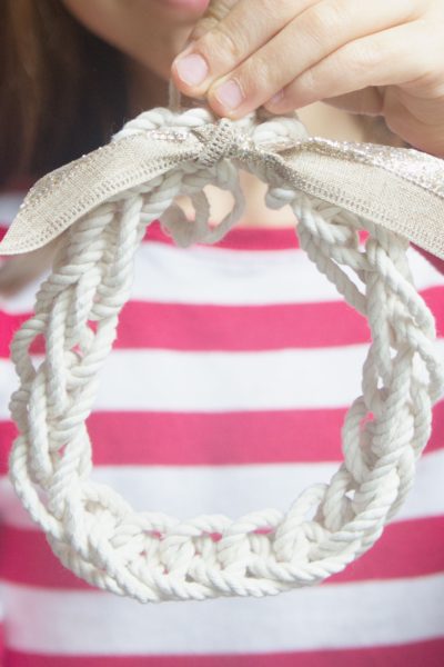 Easy finger-knitted wreath ornament, perfect craft for kids! | www.PracticallyHIppie.com