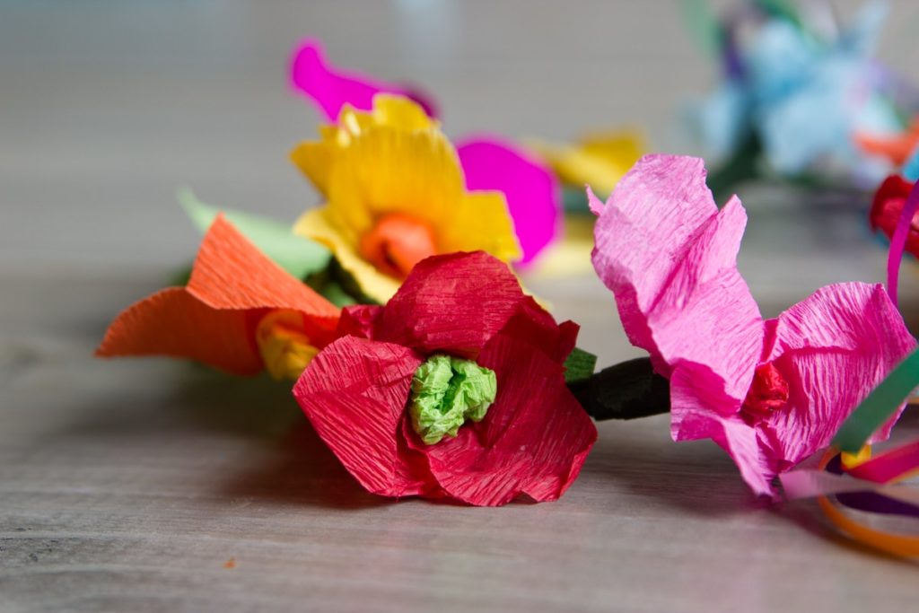 Easy DIY craft: Mexican-inspired paper flowers for flowers crowns