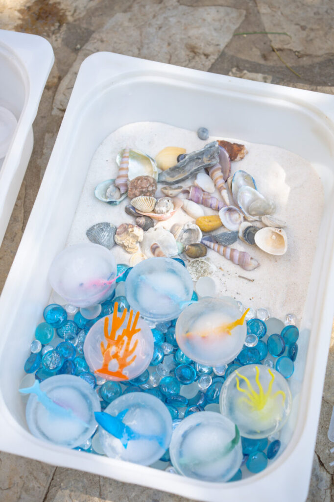 Ice cube sensory clearance play