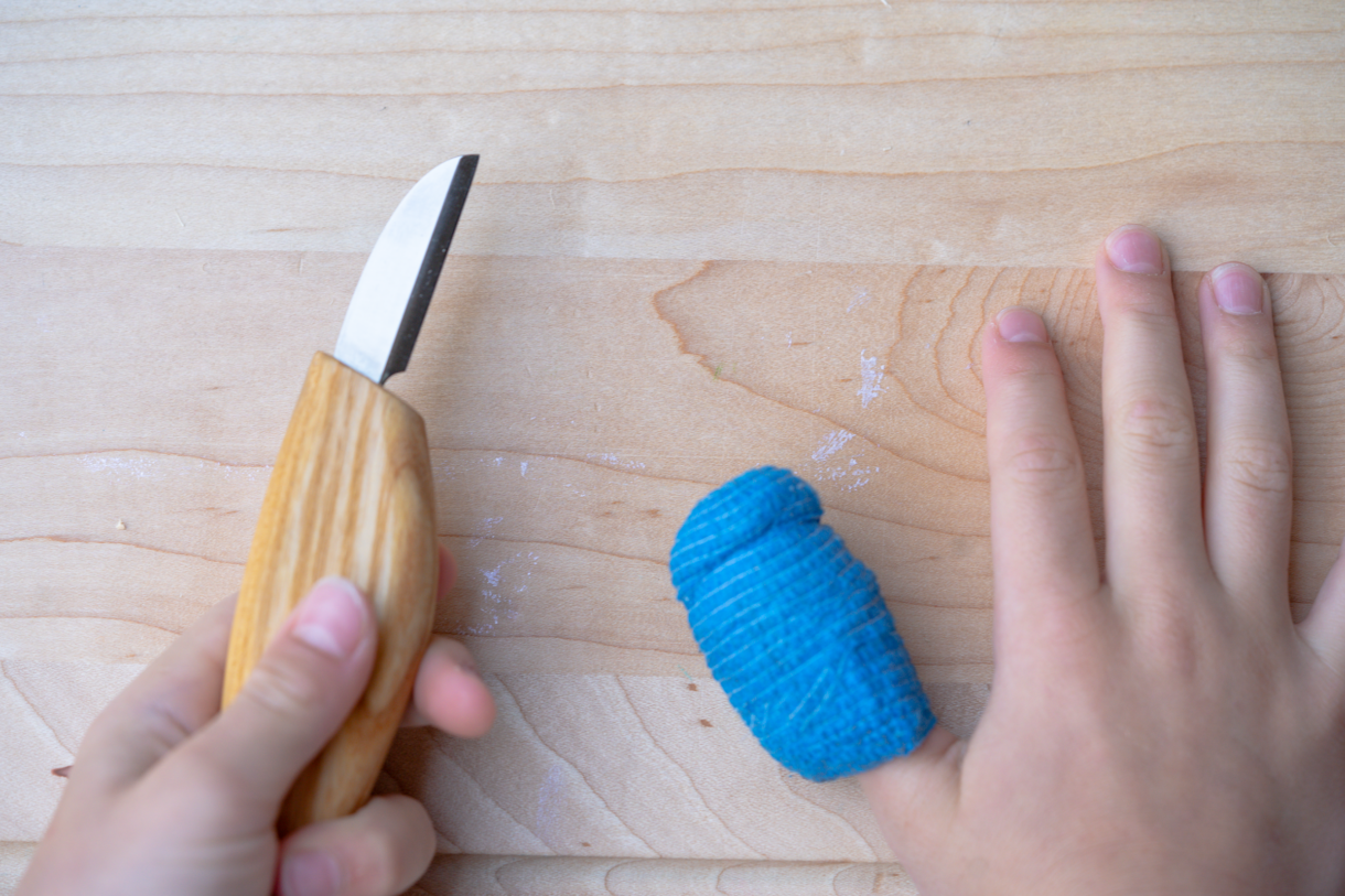 Choosing Whittling Glove & Thumb Guard 